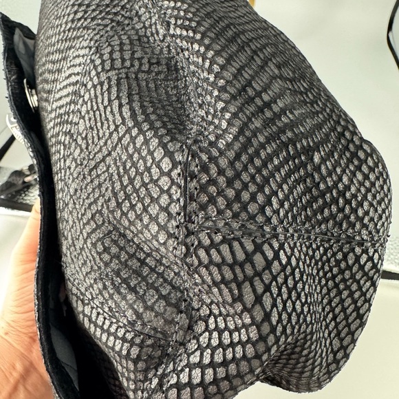 Aimee Kestenberg Genuine Leather Lizard Embossed Shoulder/Crossbody Bag Black - Picture 10 of 17